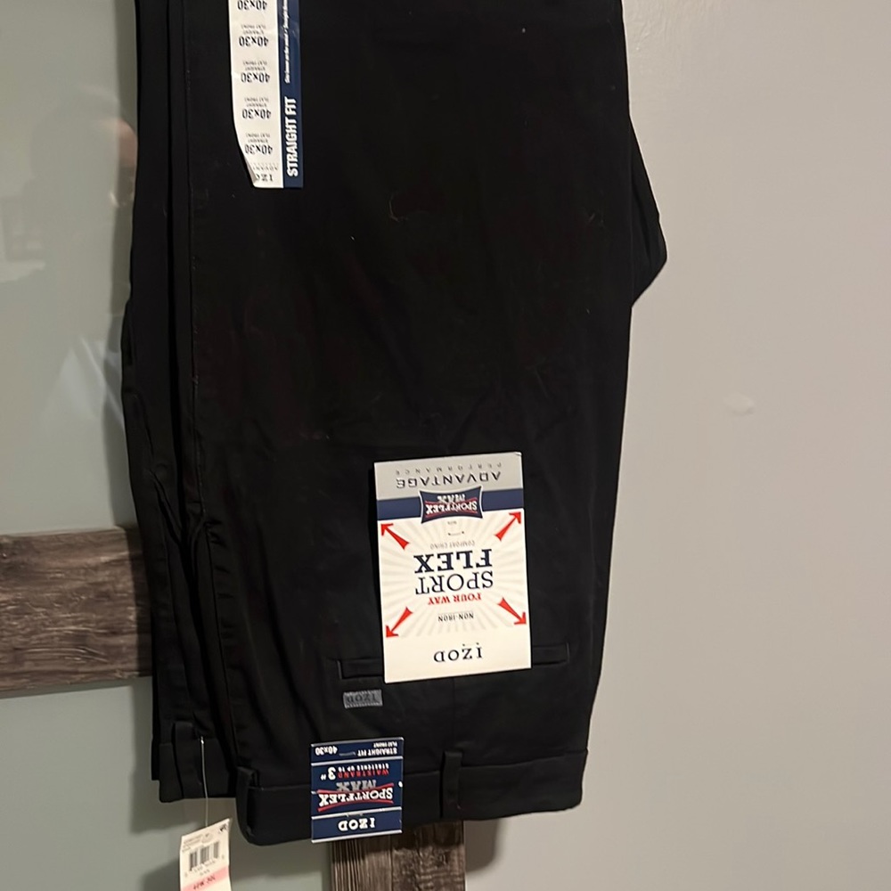 Black Izod sport flex pants